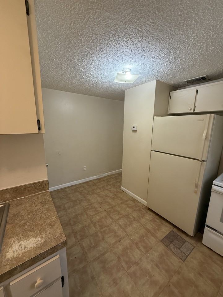 2911 E 33rd Ave #B - Photo 7 of 14