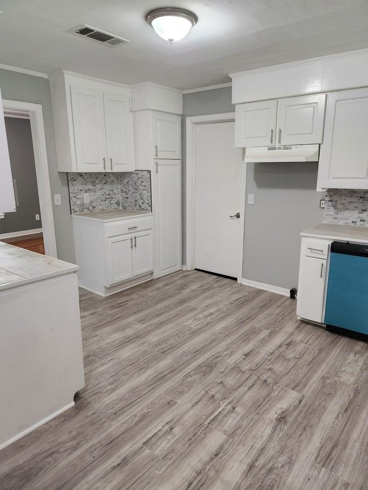 5863 Canton Park Dr #1 - Photo 6 of 11