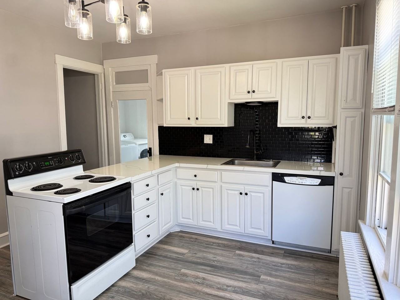 2146 Main St - Photo 2 of 28