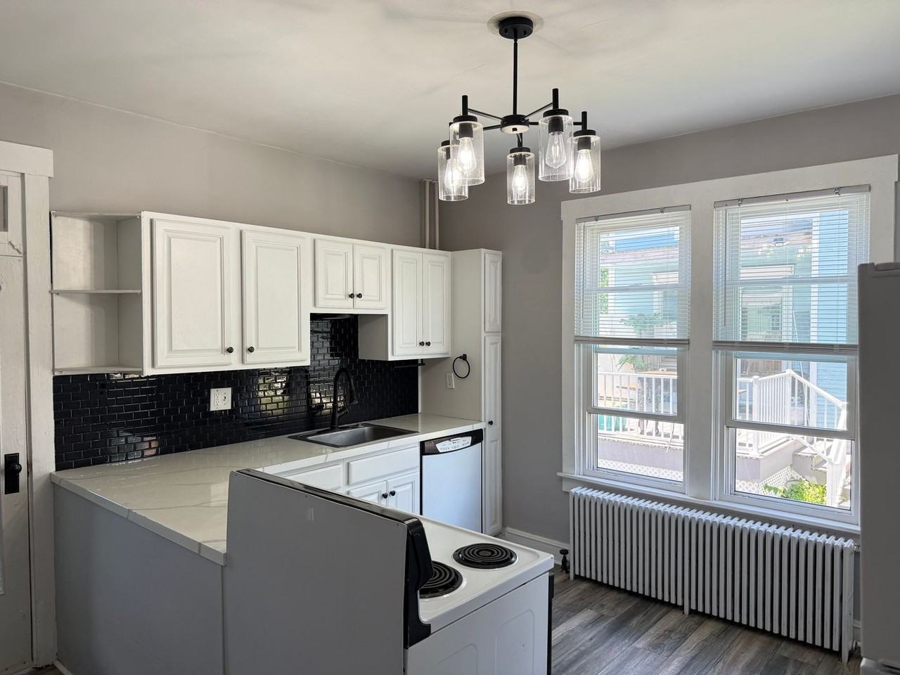 2146 Main St - Photo 3 of 28