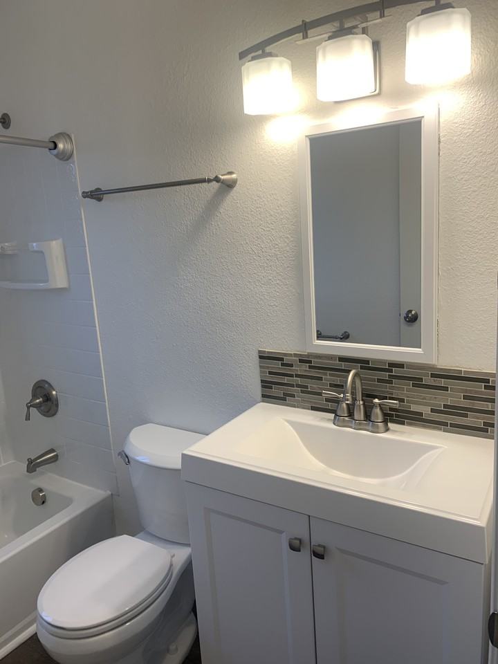 423 Nw 6th St #21RM - Photo 2 of 19
