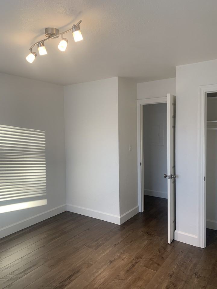 423 Nw 6th St #21RM - Photo 4 of 19