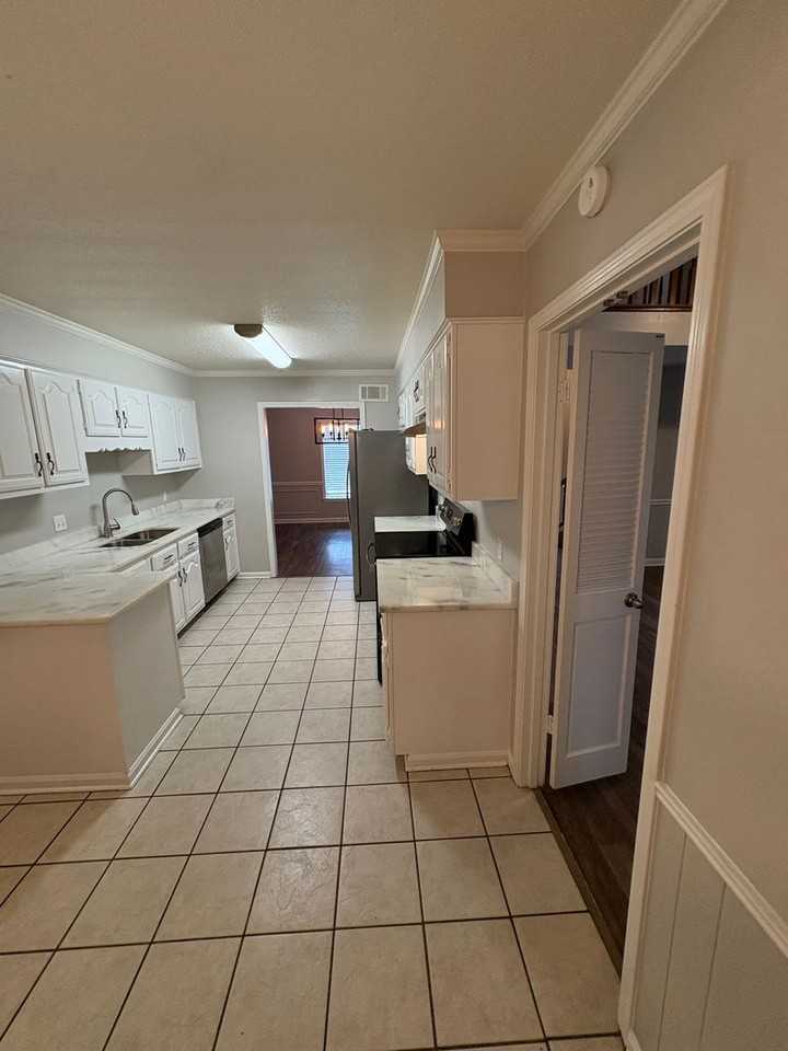 4244 Chesapeake Way - Photo 3 of 24