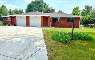 featured image of 2204 Albany Ct