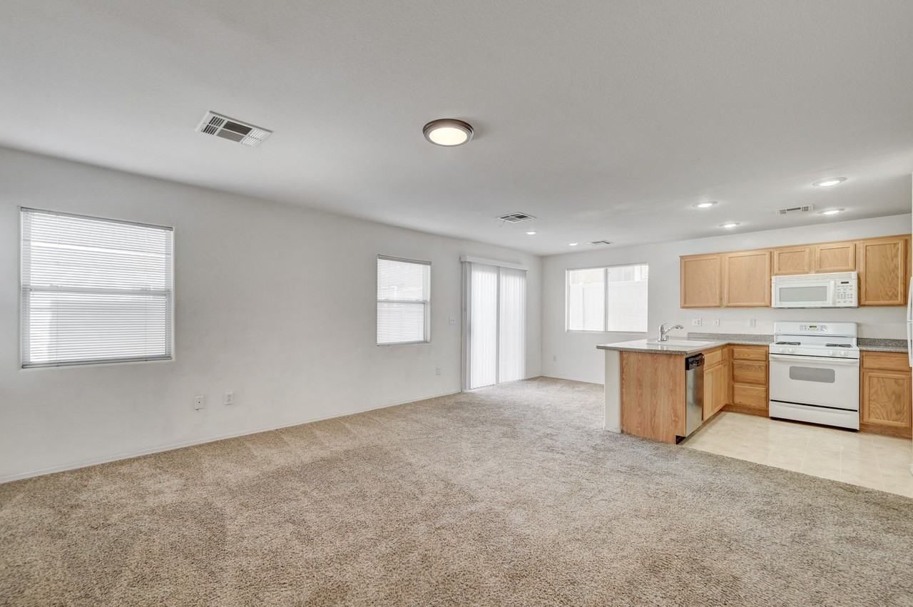 5855 Old English Ct - Photo 3 of 24