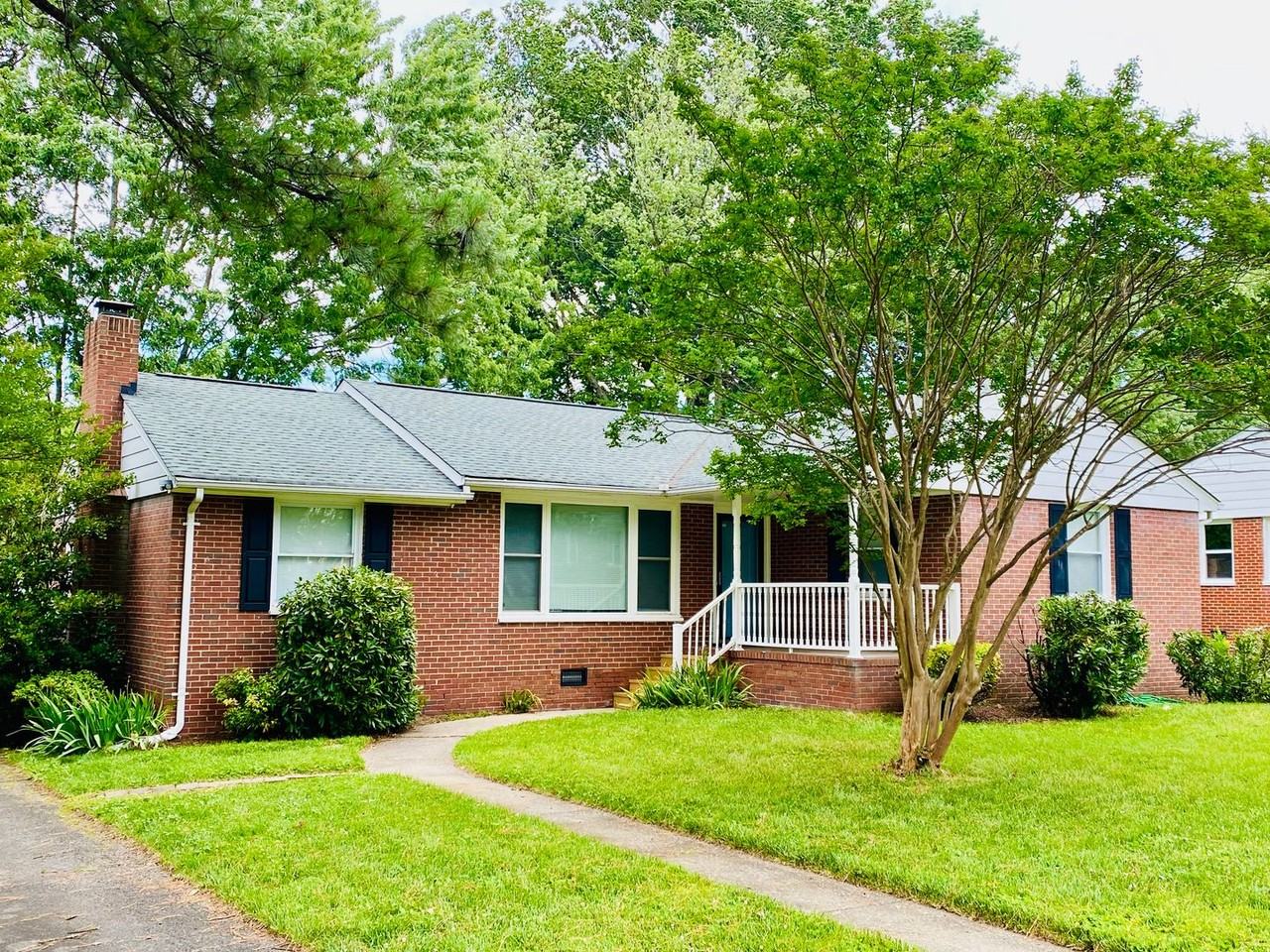 2210 Manlyn Rd - Photo 2 of 39