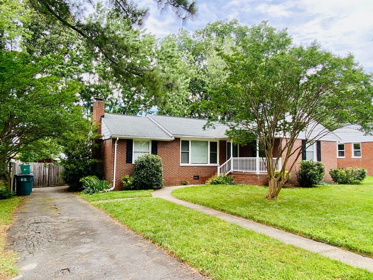 2210 Manlyn Rd - Photo 3 of 39
