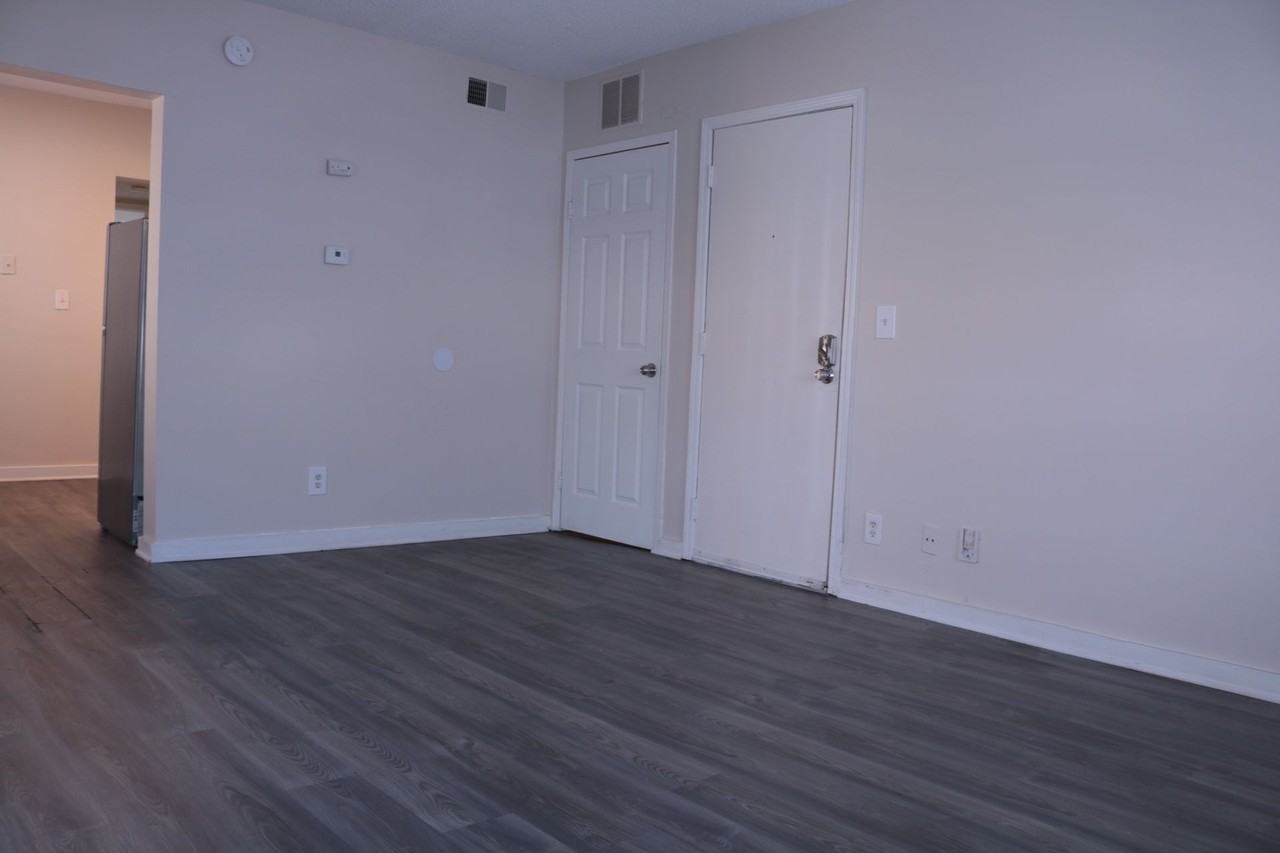 Charming & Updated | Spacious Layouts Near KCAI & UMKC in historic Hyde Park - Photo 3 of 15