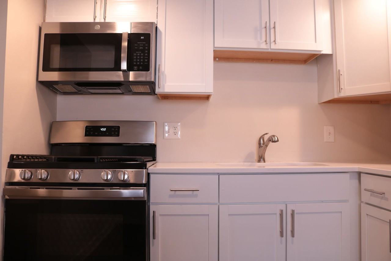 Charming & Updated | Spacious Layouts Near KCAI & UMKC in historic Hyde Park - Photo 7 of 15
