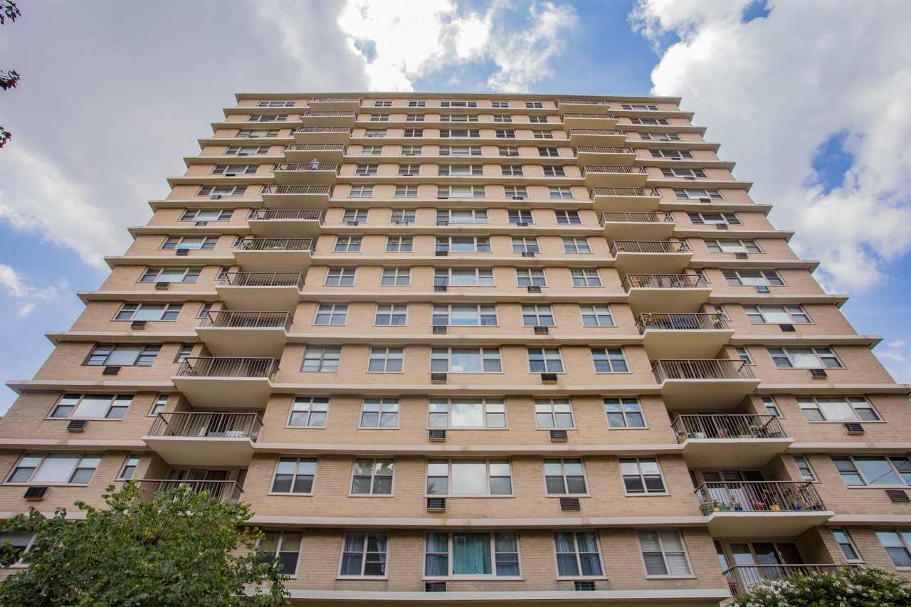 1301 N Harrison St #608