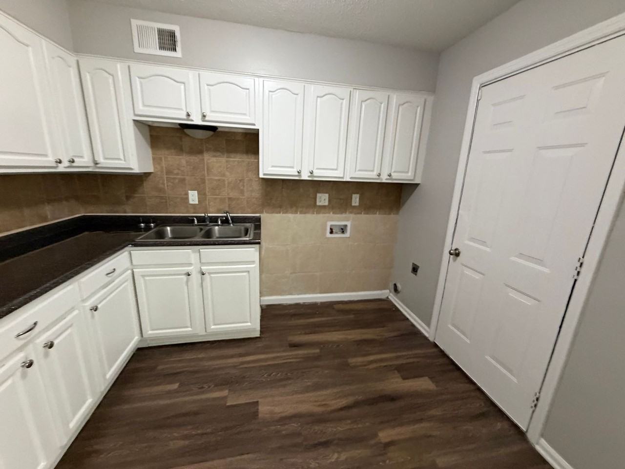 1271 Chickamauga Ave - Photo 4 of 12