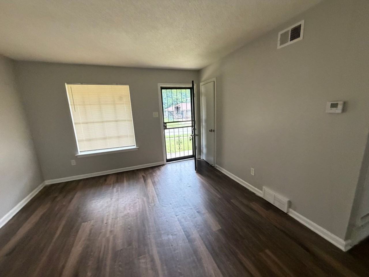 1271 Chickamauga Ave - Photo 5 of 12