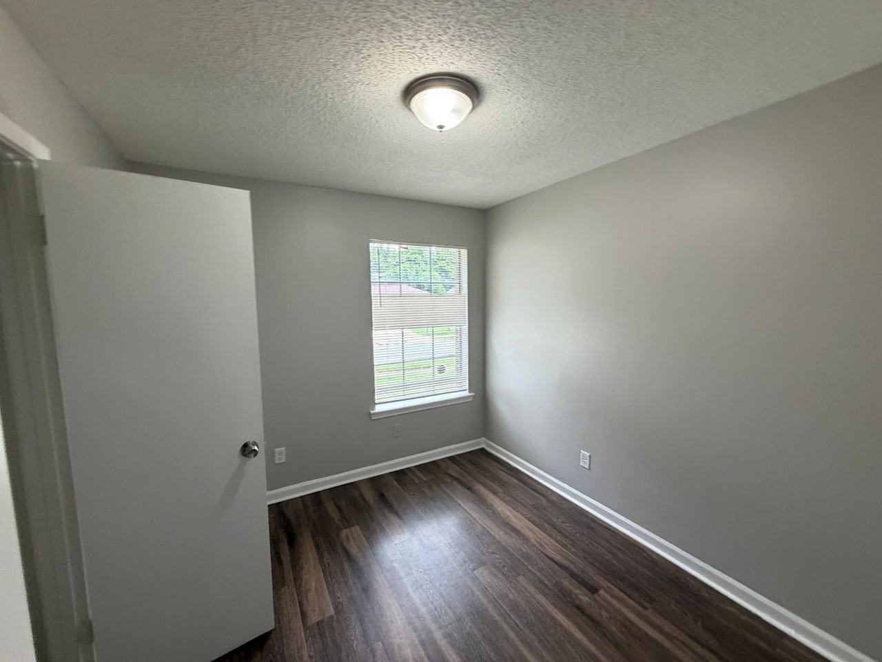 1271 Chickamauga Ave - Photo 6 of 12
