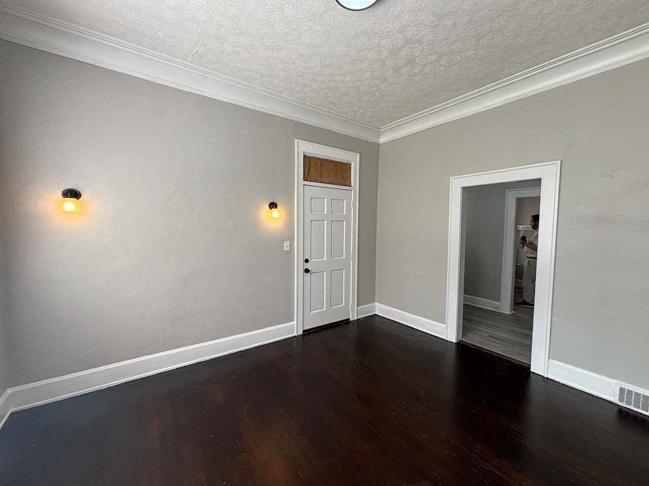 Cedar Avenue 1261 and 1263 - Photo 4 of 29