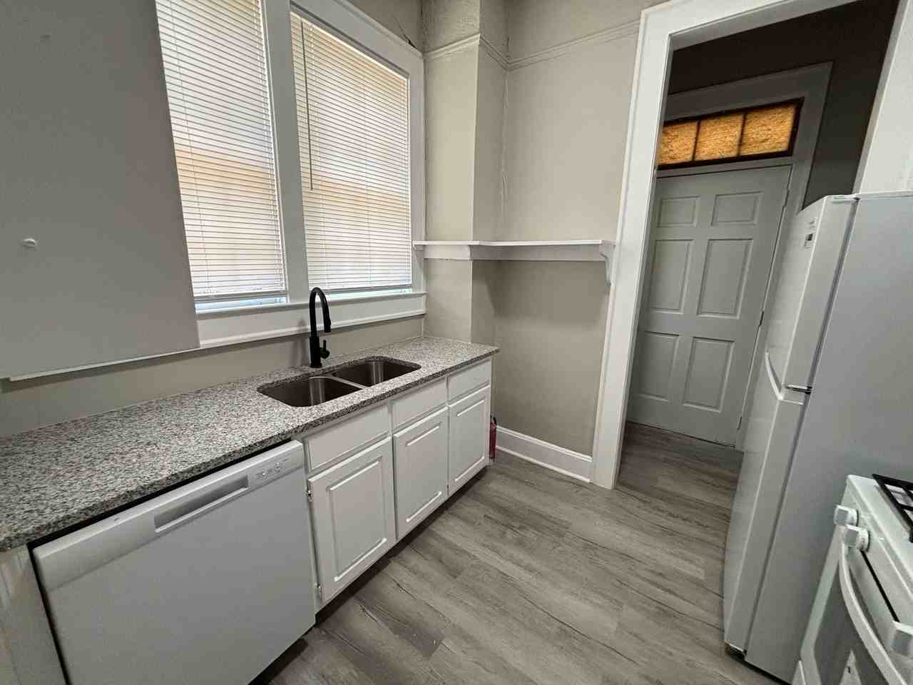 Cedar Avenue 1261 and 1263 - Photo 6 of 29