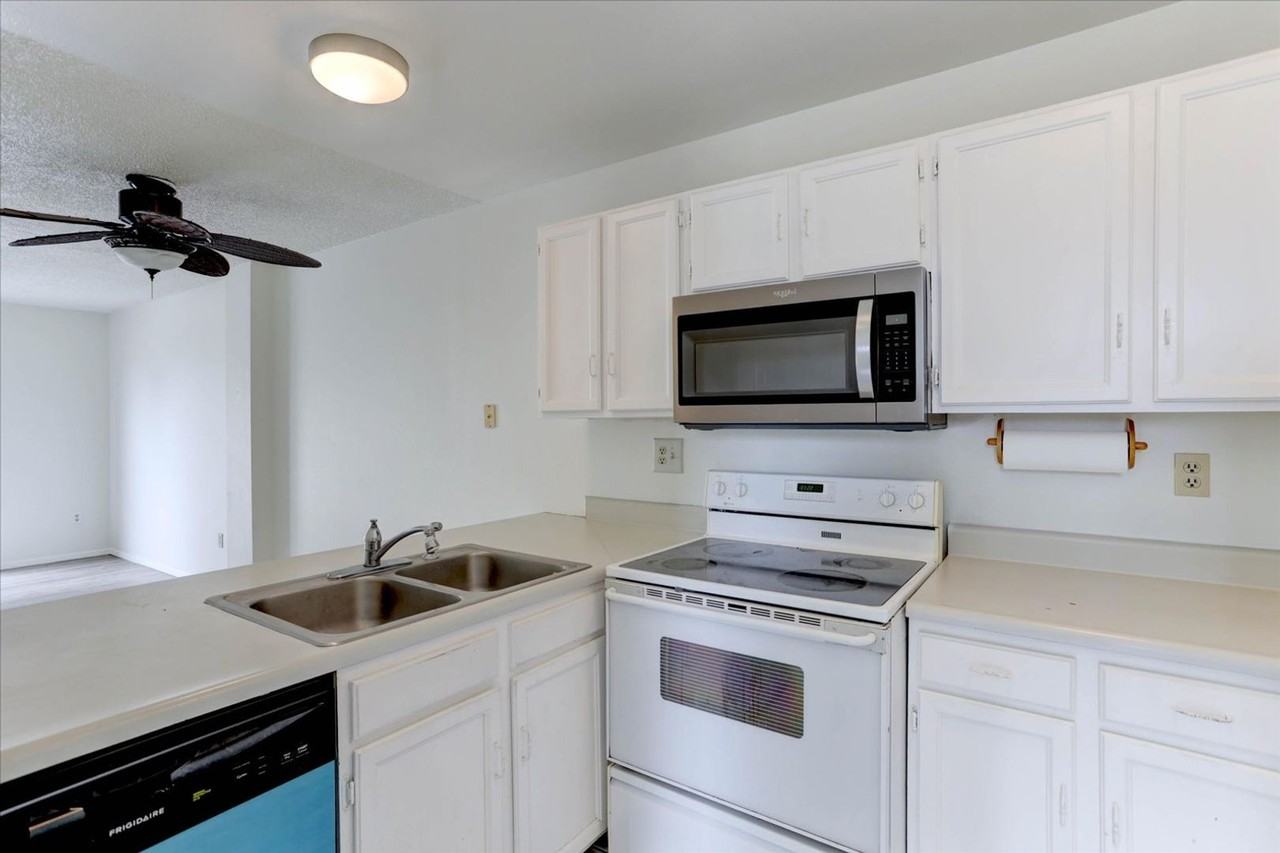 2033 Gyros Cir #166 - Photo 6 of 28