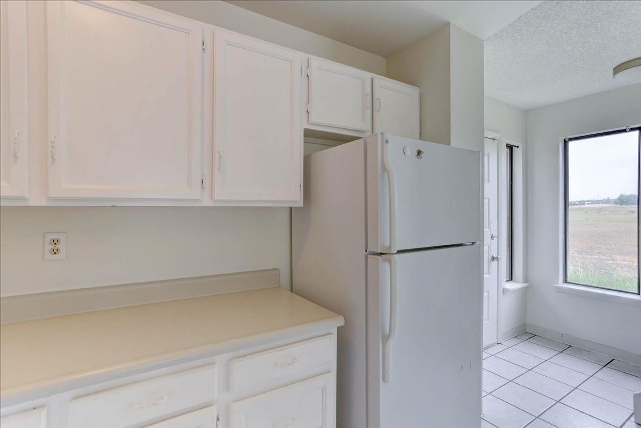 2033 Gyros Cir #166 - Photo 7 of 28