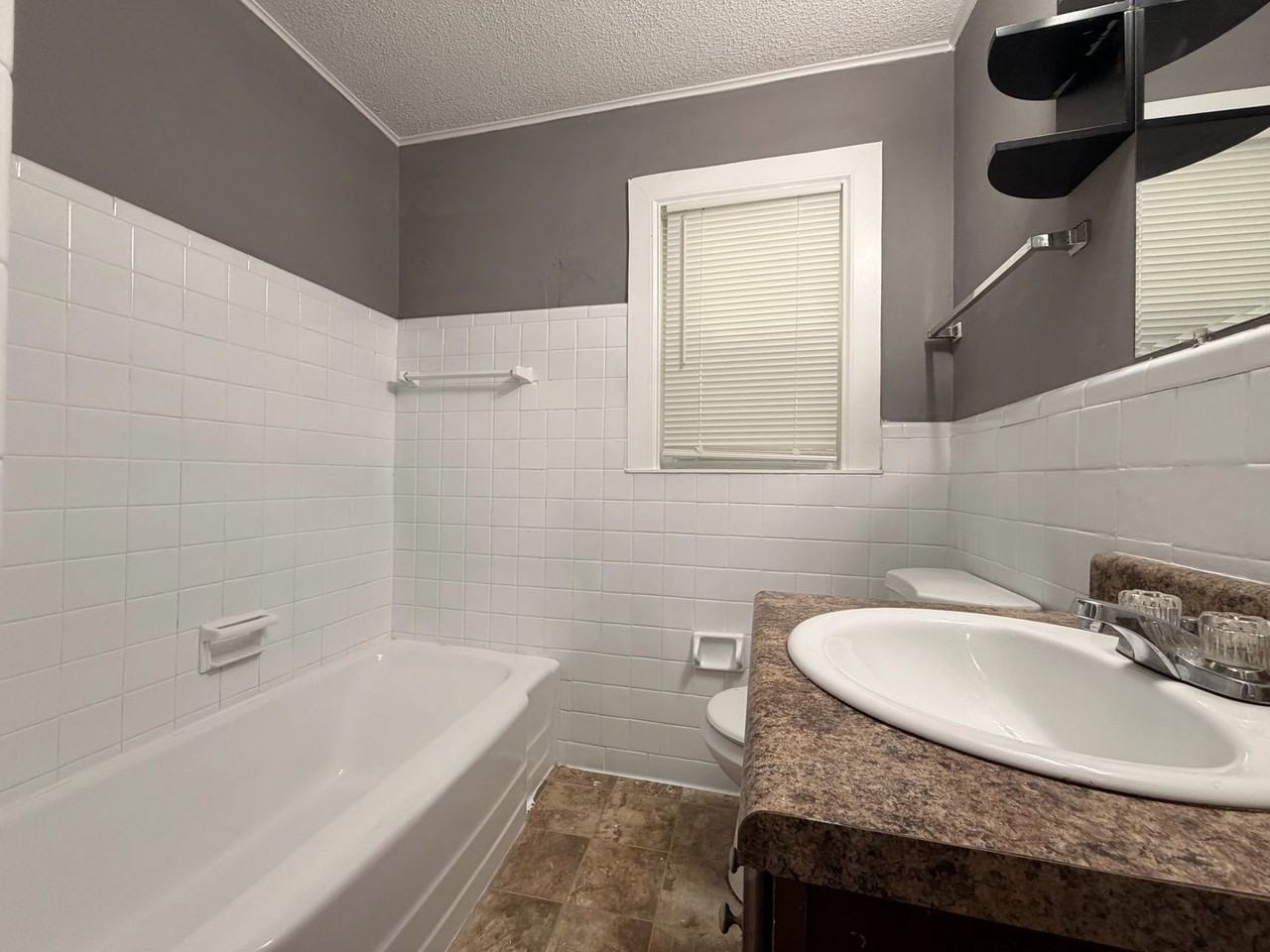 1426 Joy Ln - Photo 3 of 6