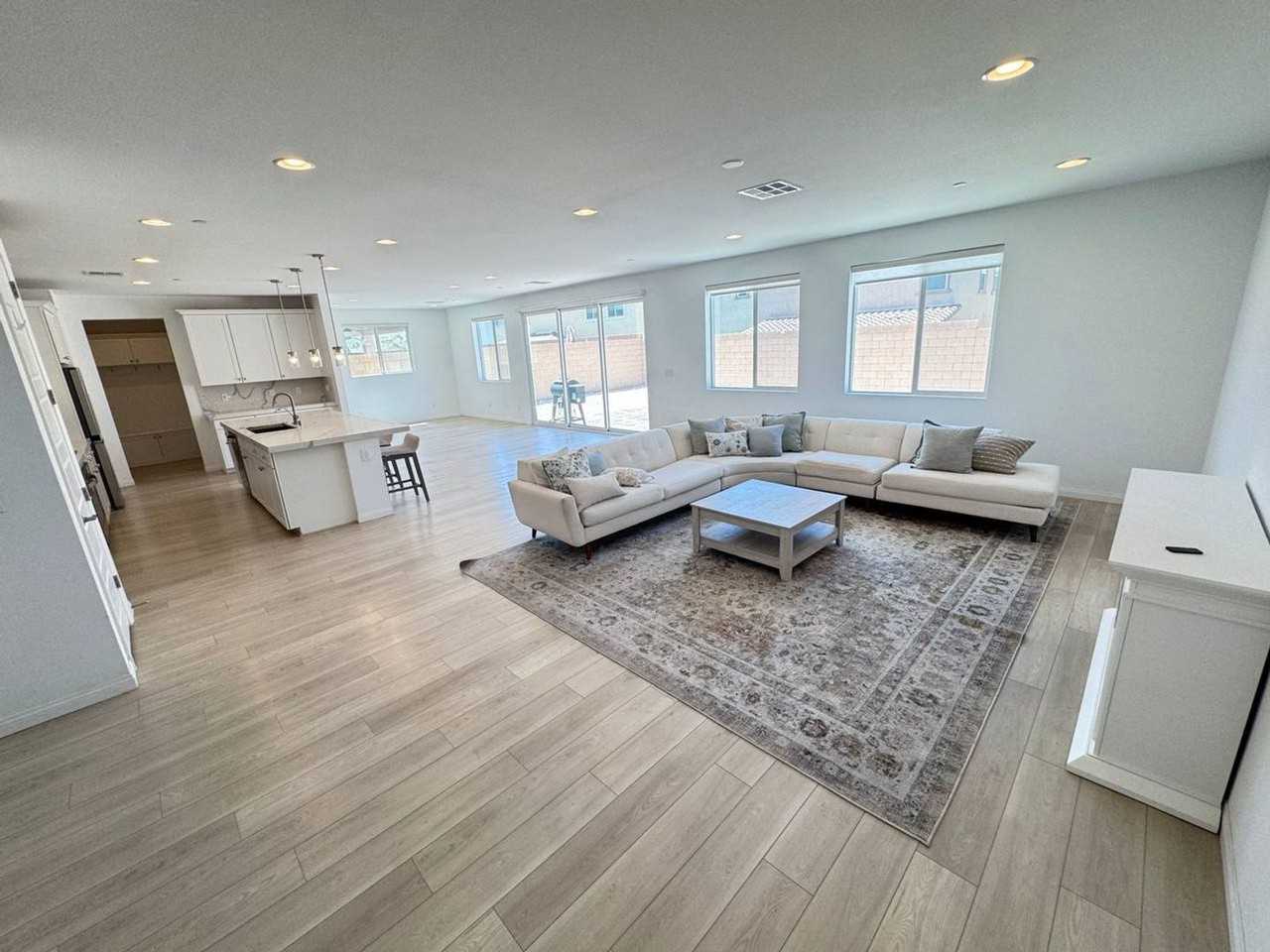 1059 N Water St - Photo 3 of 35