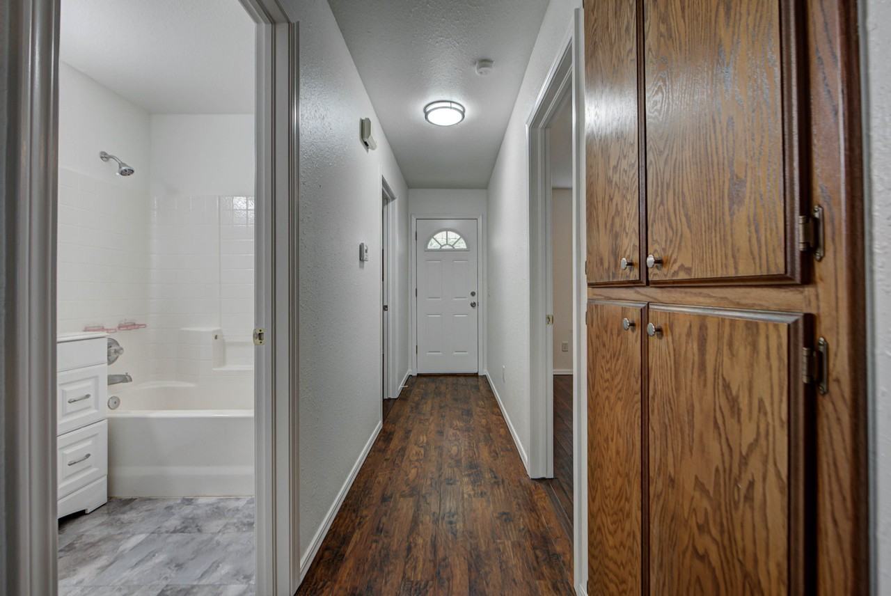 109 E Hayes St #1 - Photo 4 of 15