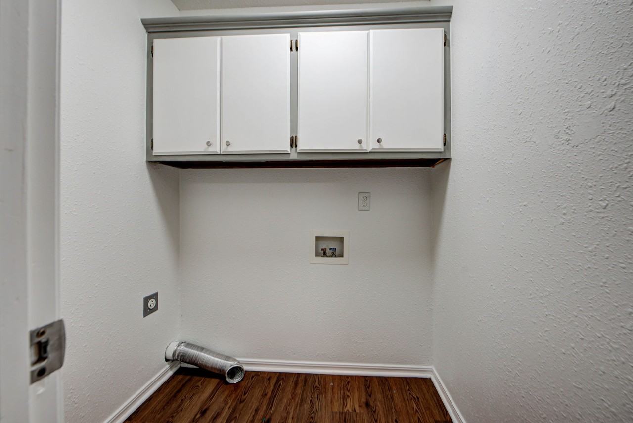 109 E Hayes St #1 - Photo 5 of 15
