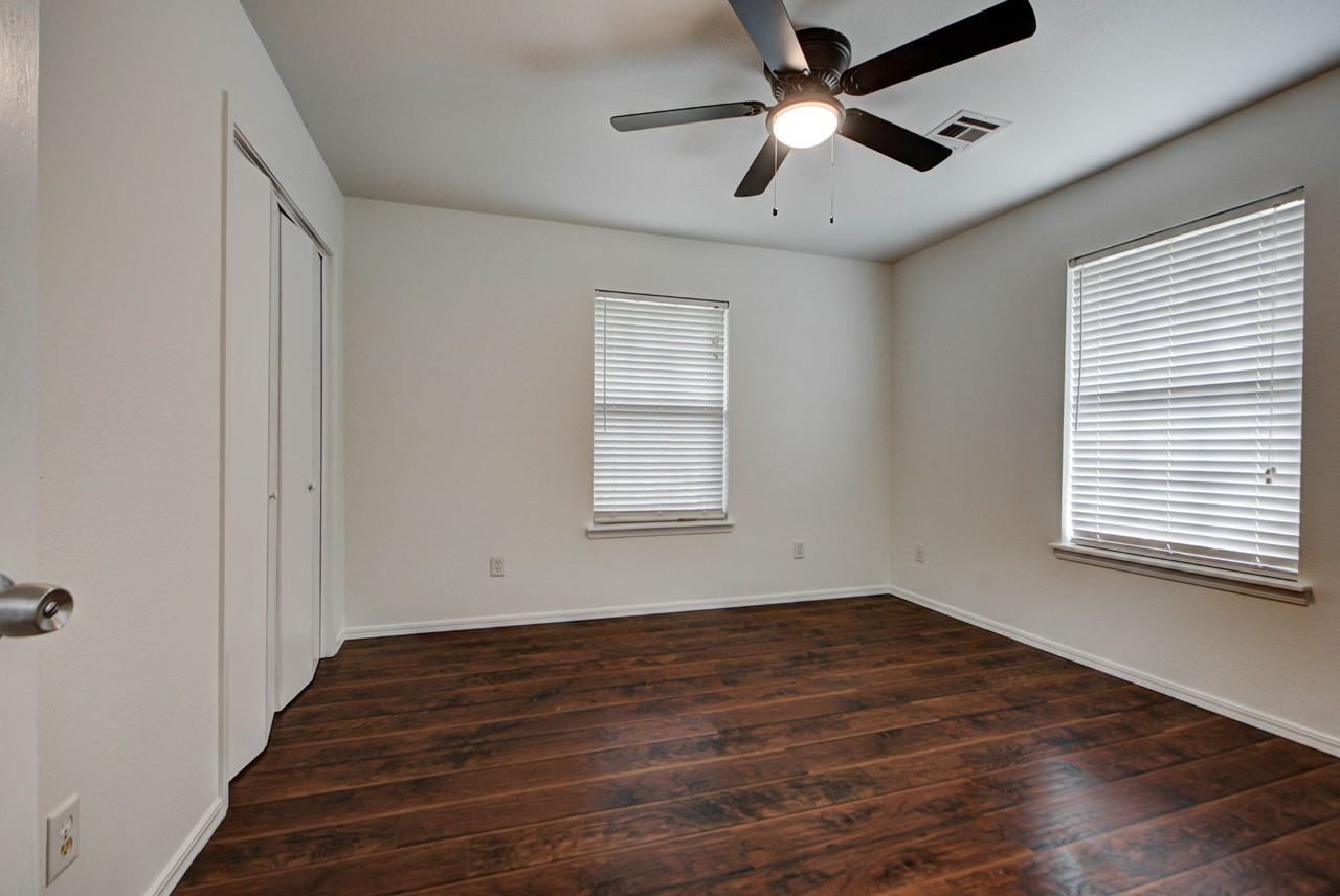 109 E Hayes St #1 - Photo 6 of 15