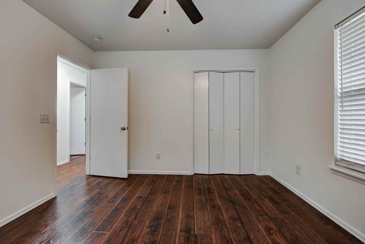 109 E Hayes St #1 - Photo 7 of 15