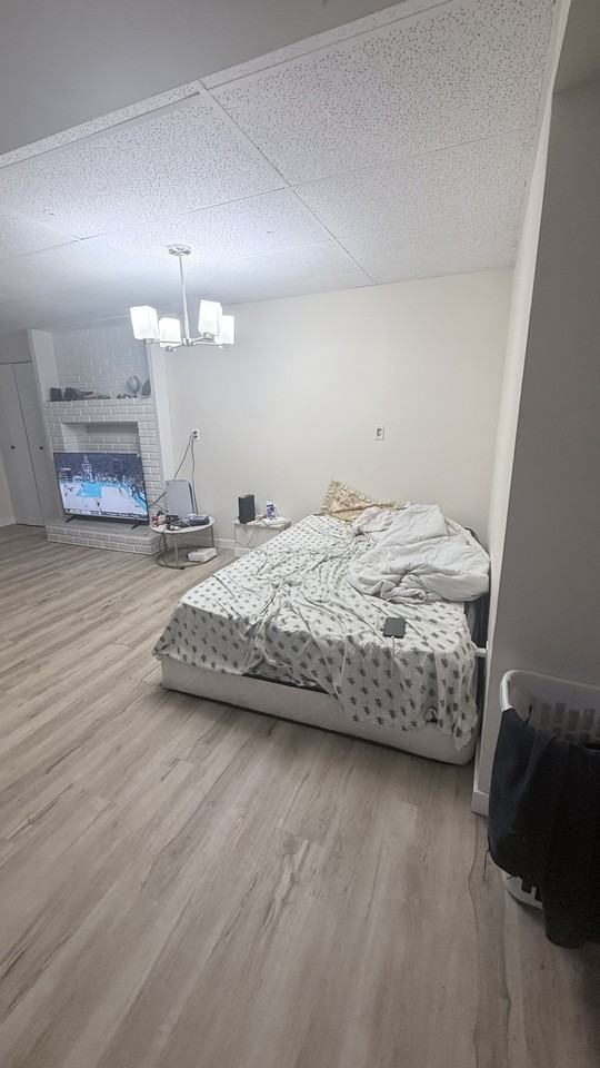 642 Fisher Cres #B - Photo 2 of 10