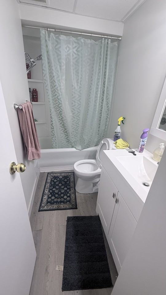 642 Fisher Cres #B - Photo 4 of 10