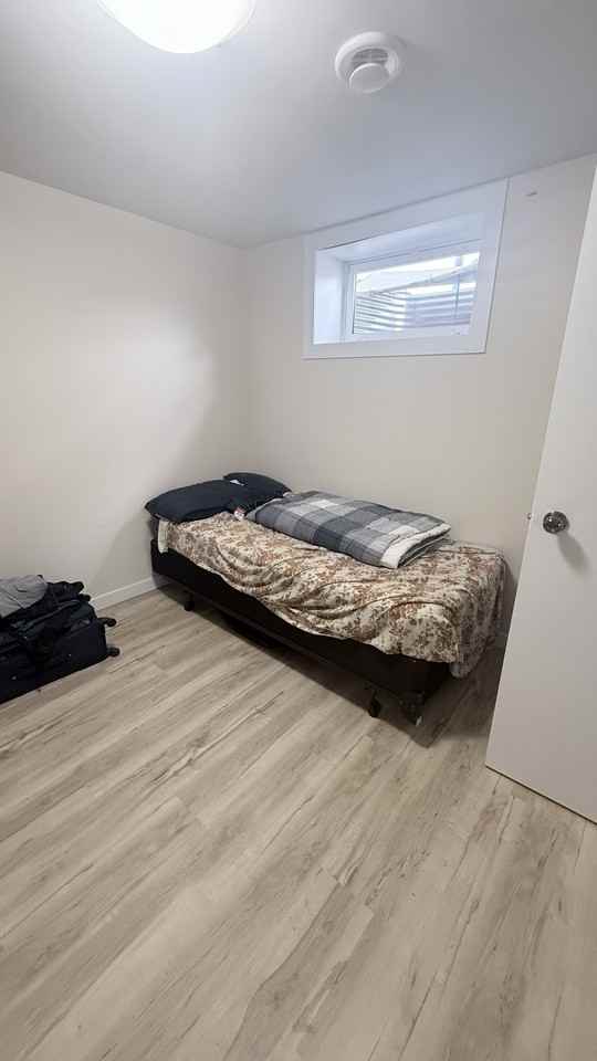 642 Fisher Cres #B - Photo 7 of 10