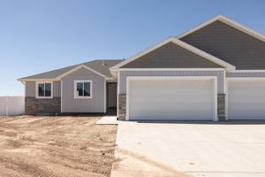 featured image of 3707 Razor Cir
