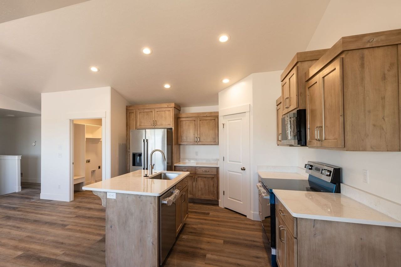 3707 Razor Cir - Photo 4 of 18
