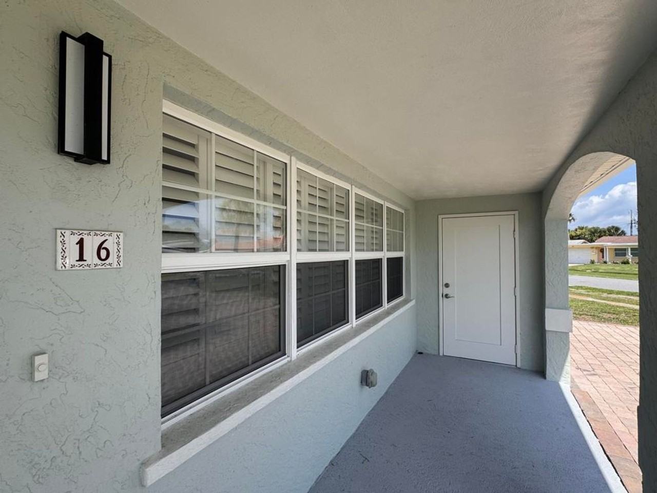 16 Seabreeze Dr - Photo 2 of 25