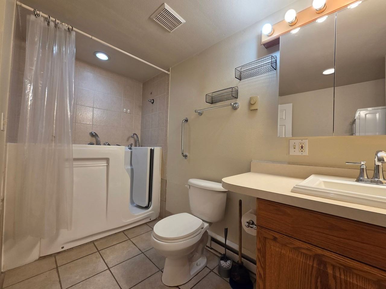1513 1/2 S Corona Ave - Photo 4 of 13