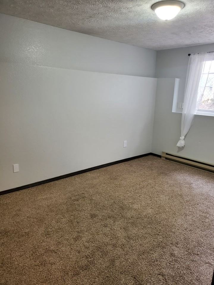 1004 E Joseph Ave - Photo 3 of 14
