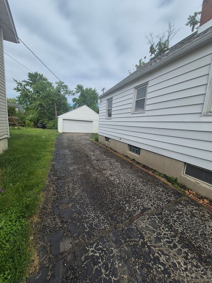 2623 Springmont Ave - Photo 2 of 19