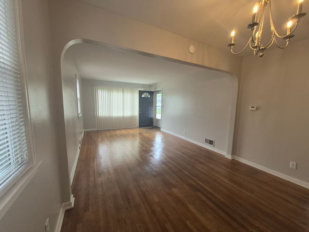 2623 Springmont Ave - Photo 6 of 19