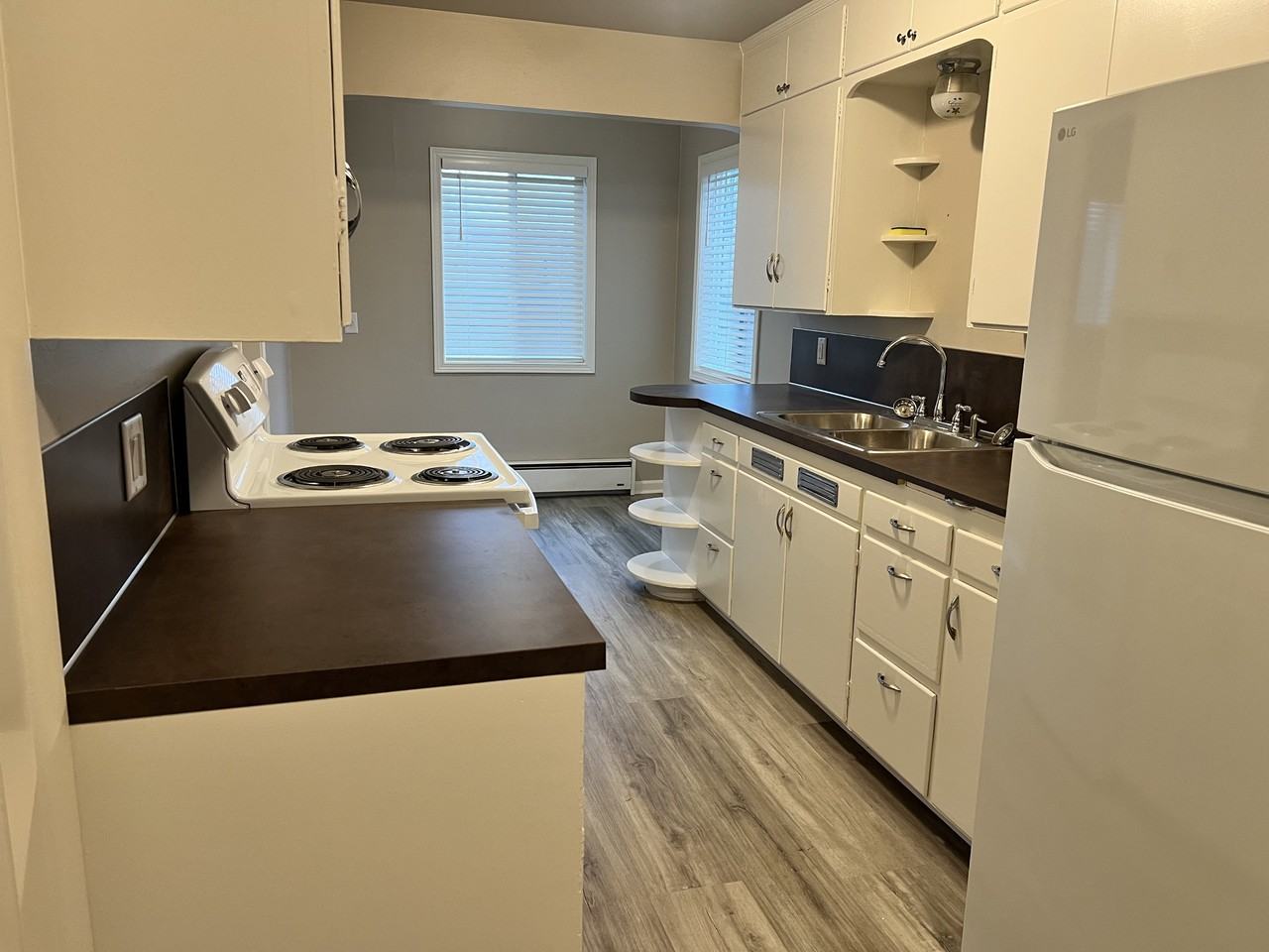 830 Oak Ter #830 - Photo 5 of 11