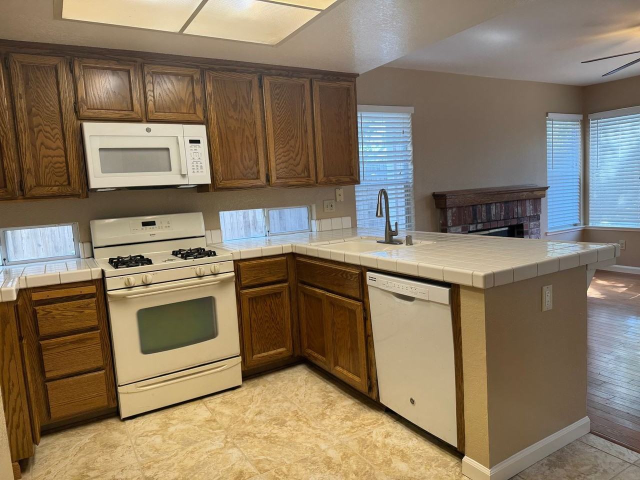 8459 Leaning Tree Ct - Photo 6 of 20