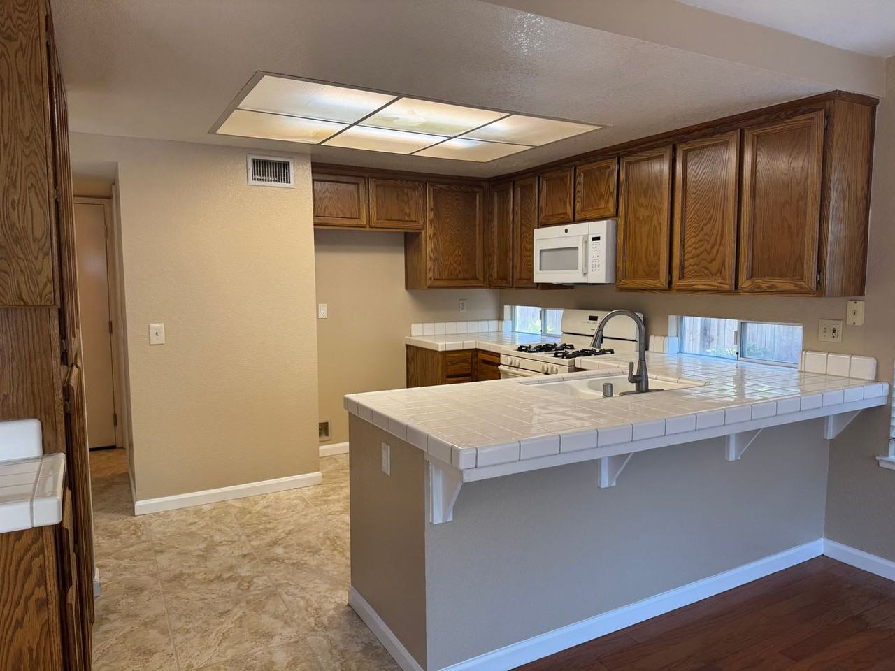 8459 Leaning Tree Ct - Photo 7 of 20