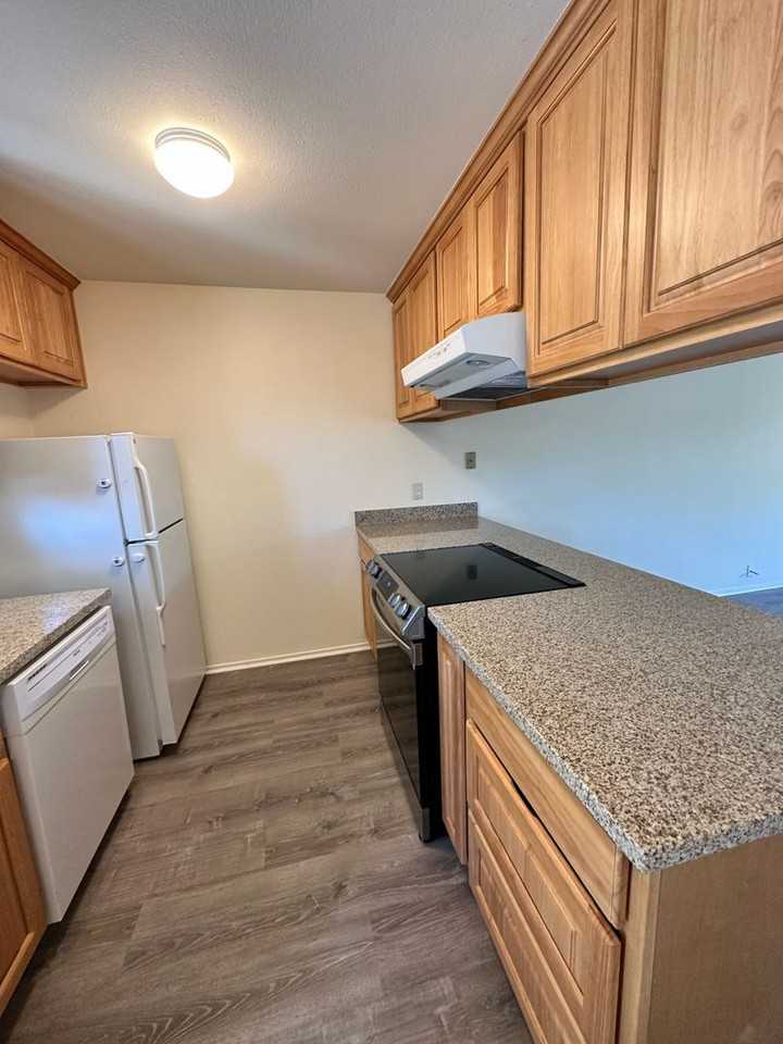 3985 Dunhill St - Photo 3 of 8