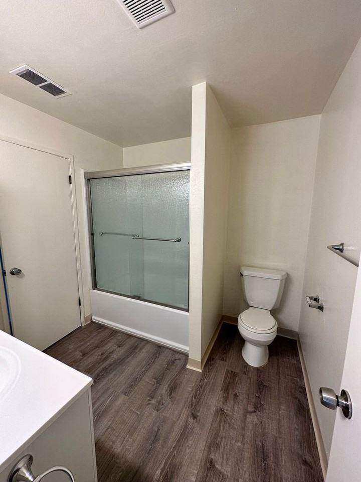 3985 Dunhill St - Photo 6 of 8