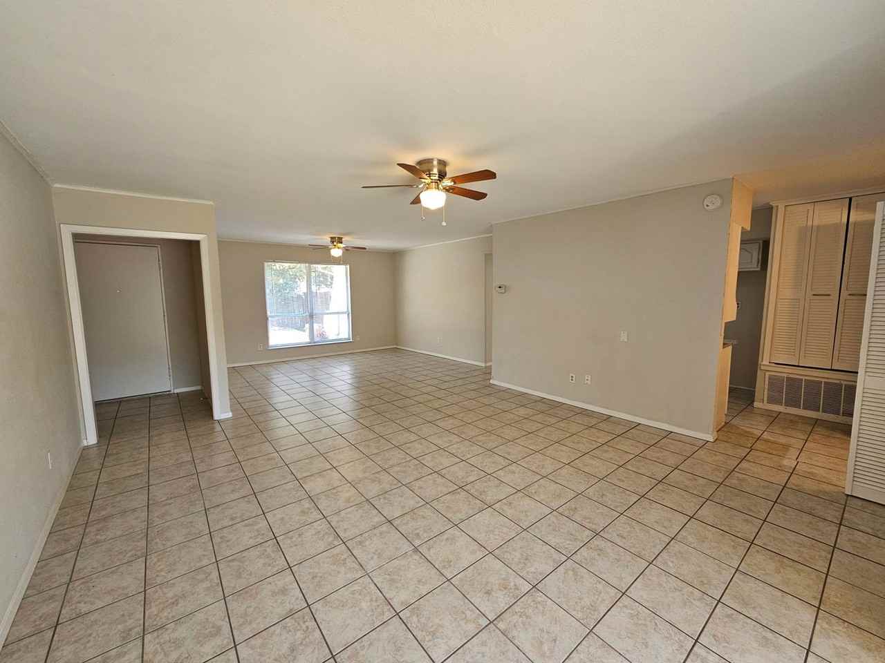 2906 Candlewick Ln - Photo 3 of 28