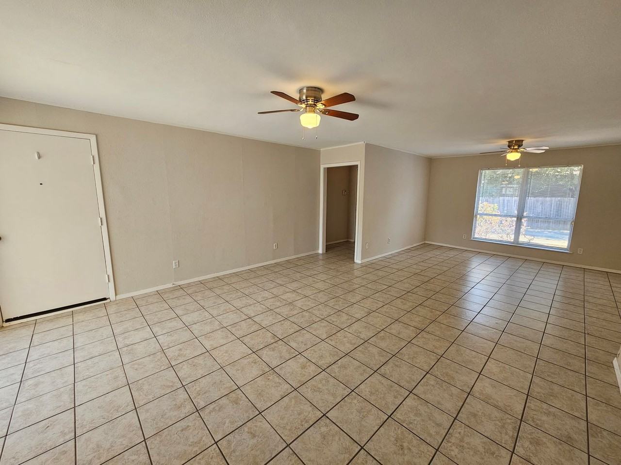 2906 Candlewick Ln - Photo 4 of 28