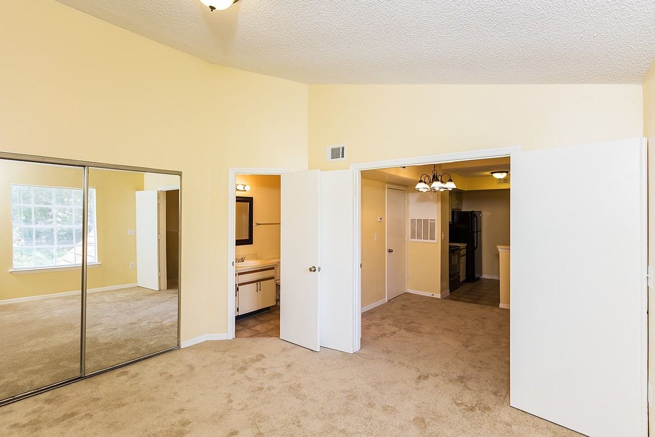 437 Fountainhead Cir #280 - Photo 7 of 19