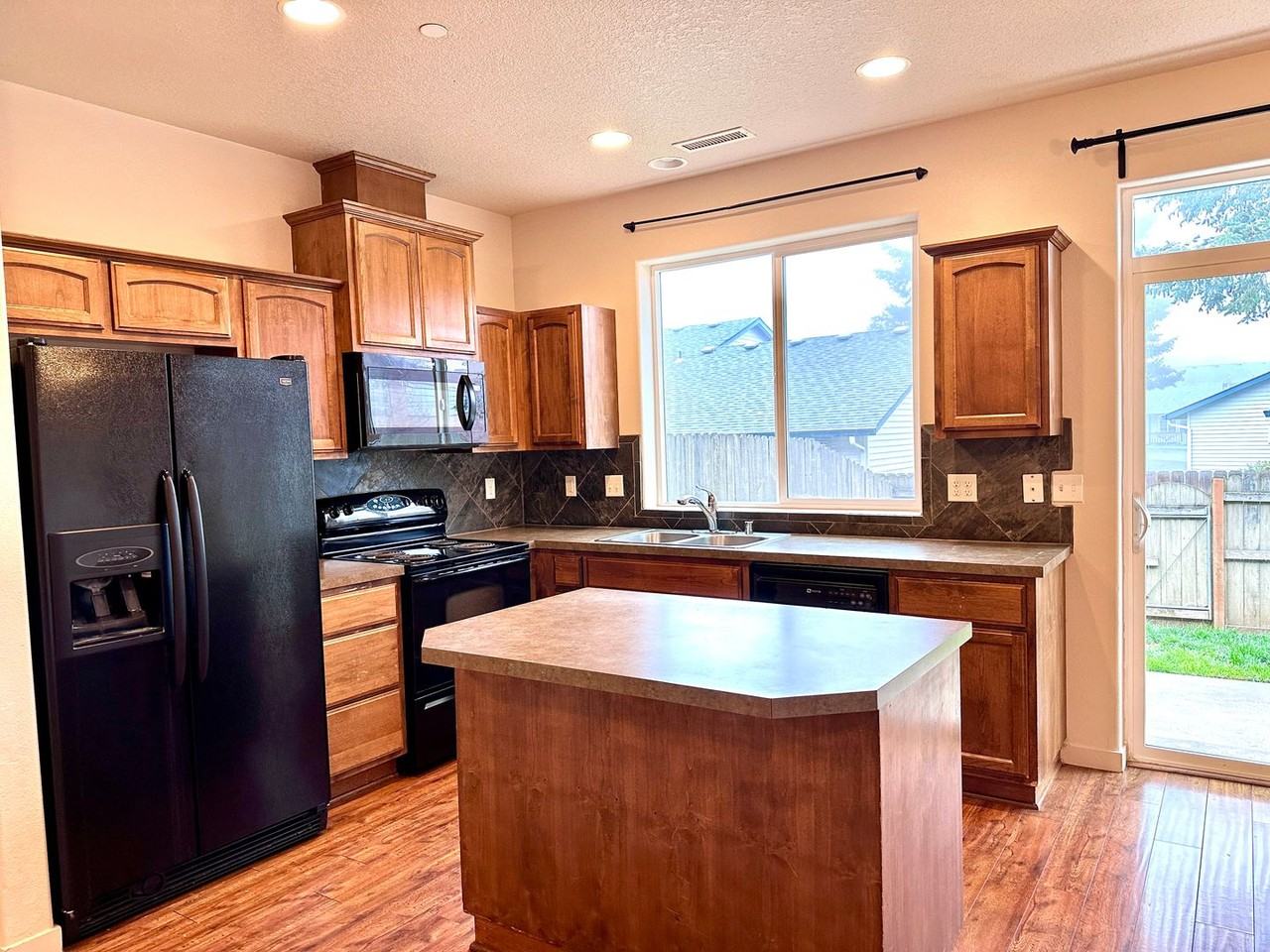 5215 Ne 83rd Pl - Photo 7 of 27