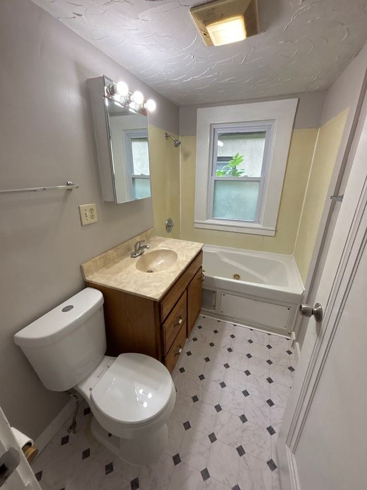 4711 Camden Ave N - Photo 4 of 9