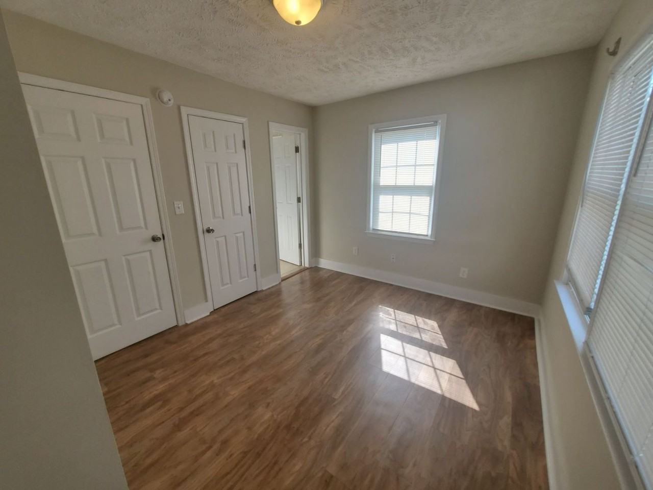 232 Woodrow St Apt C - Photo 3 of 9