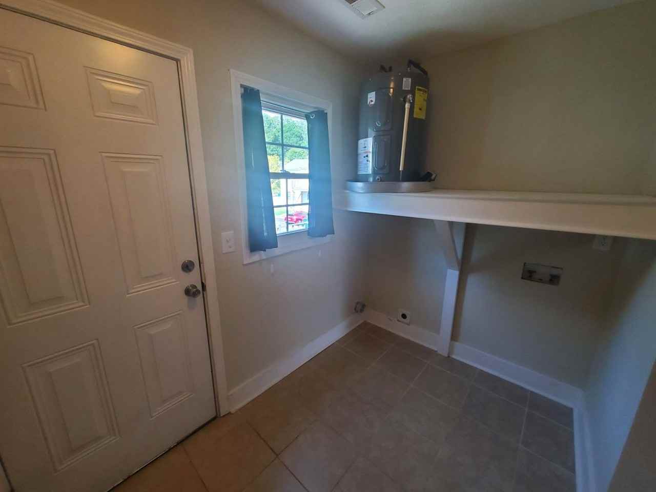 232 Woodrow St Apt C - Photo 6 of 9