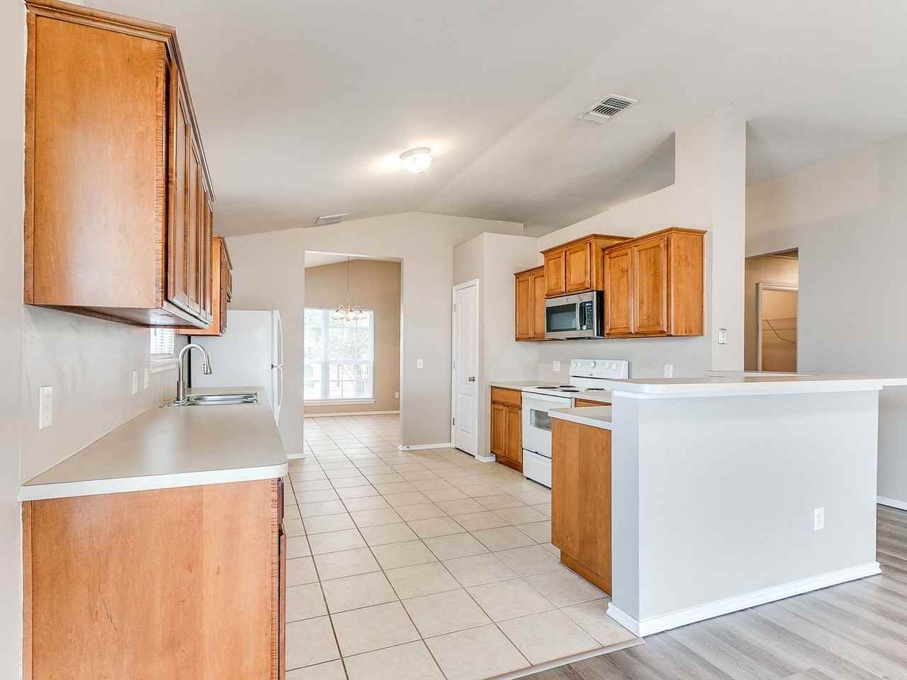 2829 Nw 182nd St - Photo 5 of 21